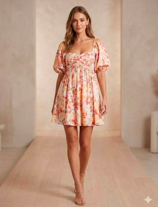 Robe Courte Fleurie Pêche — Manches Bouffantes
